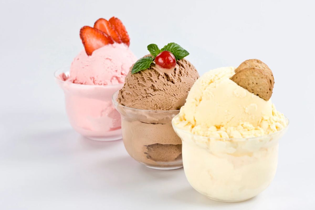 Tre coppette con gelato