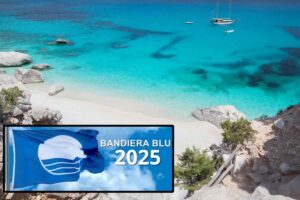 spiaggia mare cristallino sabbia bianca logo bandiera blu 2025