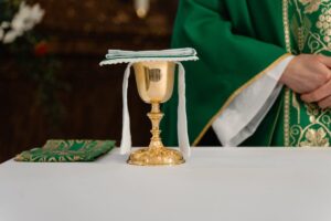 altare con calice