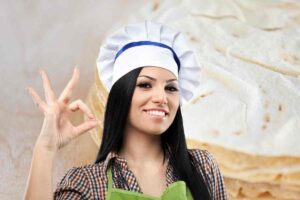 Cuoca e pane carasau