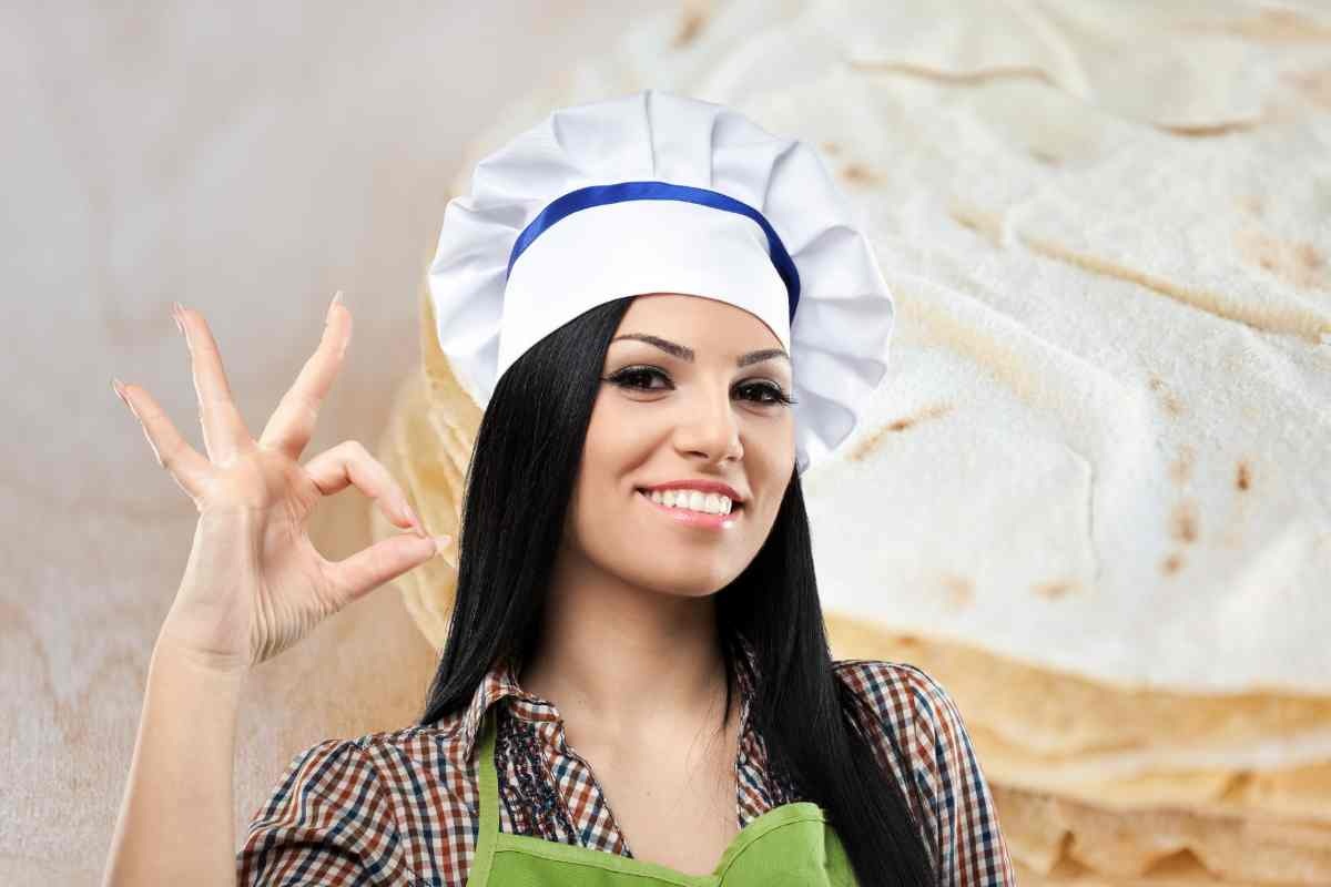 Cuoca e pane carasau