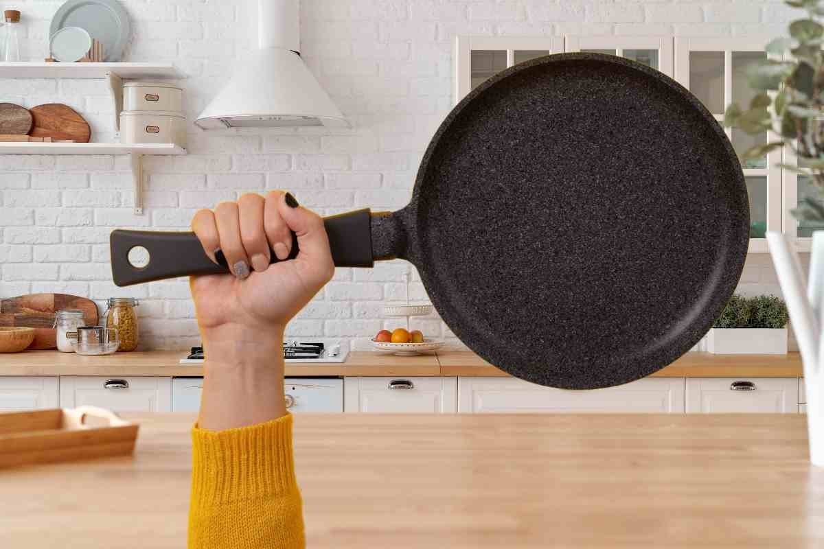 Padella in mano