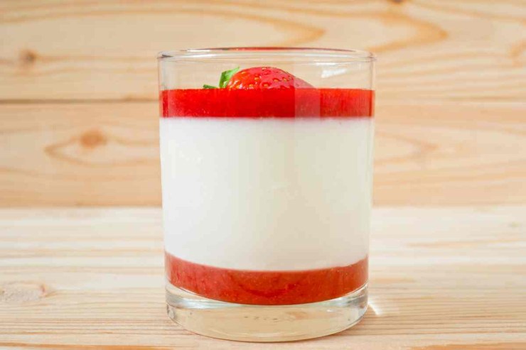 Yogurt e coulis di lamponi