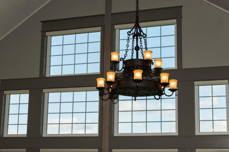 infissi e lampadario
