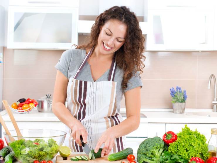 donna che cucina