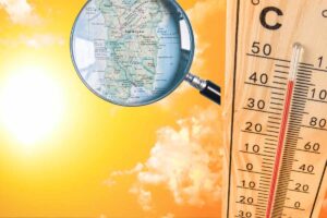 barometro e sole cocente con cartina sardegna sotto lente di ingrandimento