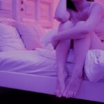 donna seduta sul letto