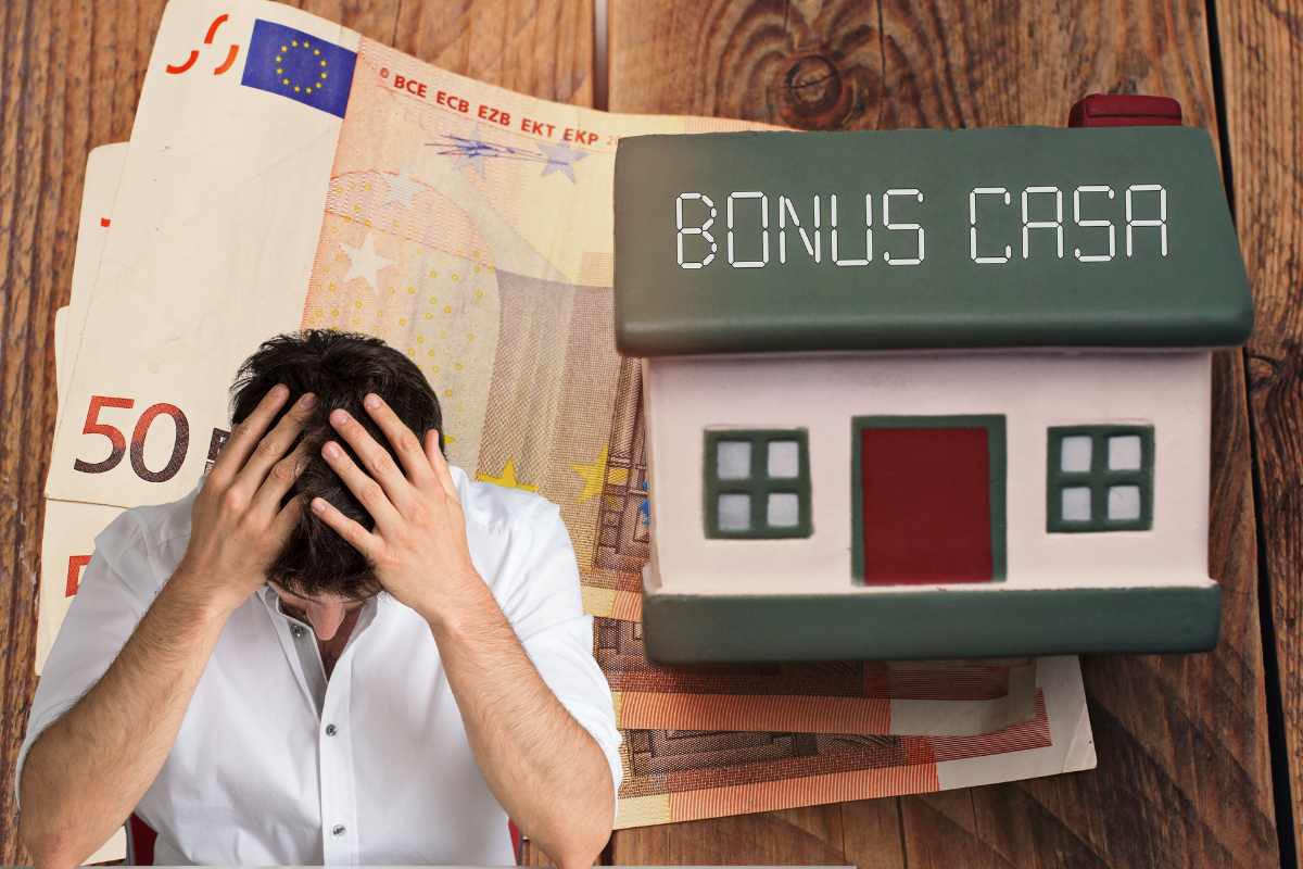 uomo con mani tra i capelli banconote e casa con scritta bonus