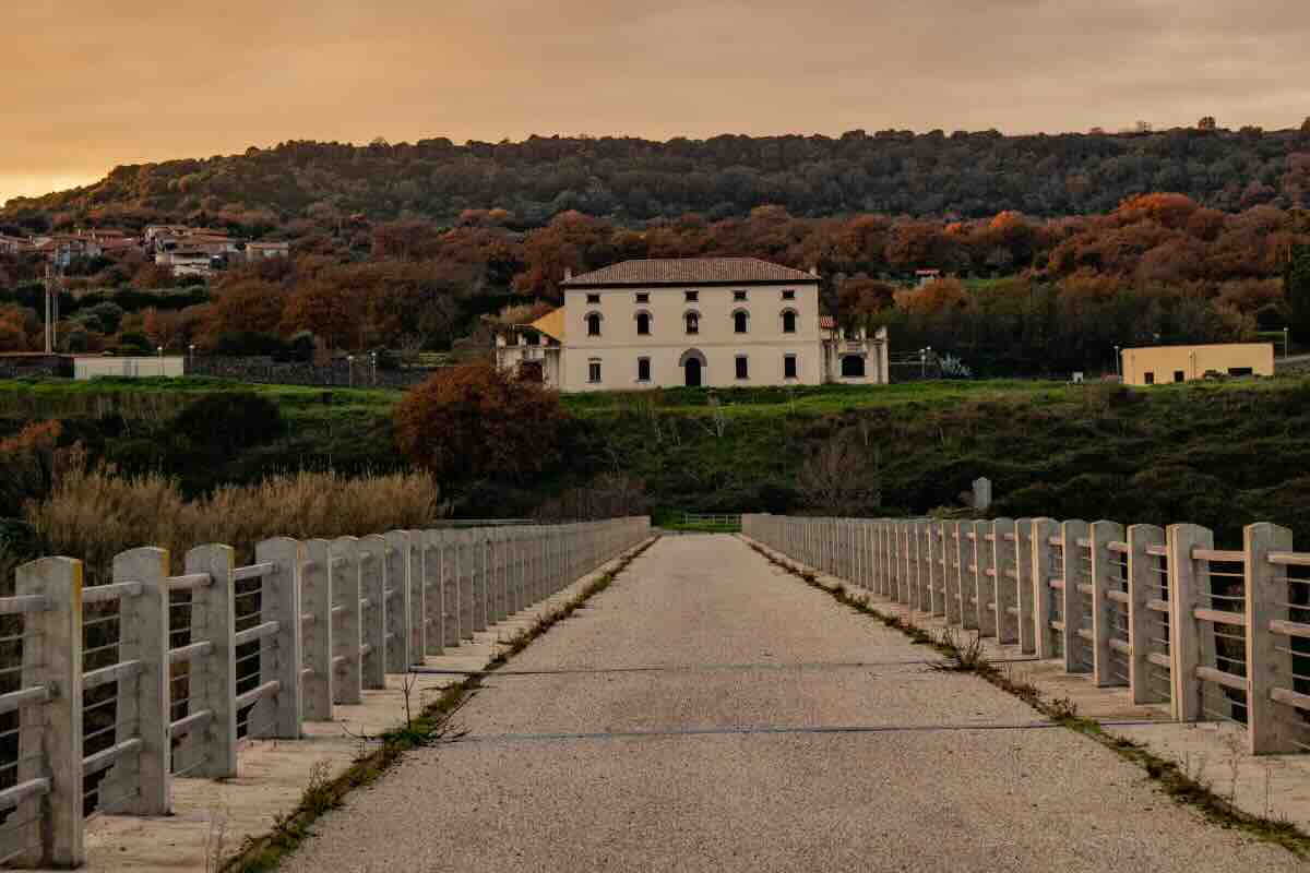 vista del lago e casa tadasuni
