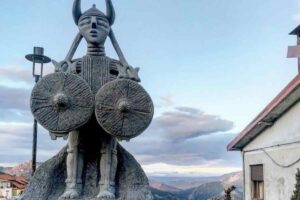statua di guerriero teti
