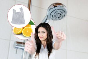 soffione della doccia, donna che fa ok e sacchetto di plastica e limone